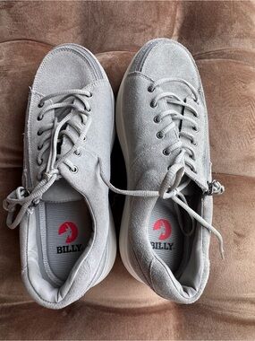 BILLY Comfort Low Gray Suede Side-Zip Sneakers - Size 9W